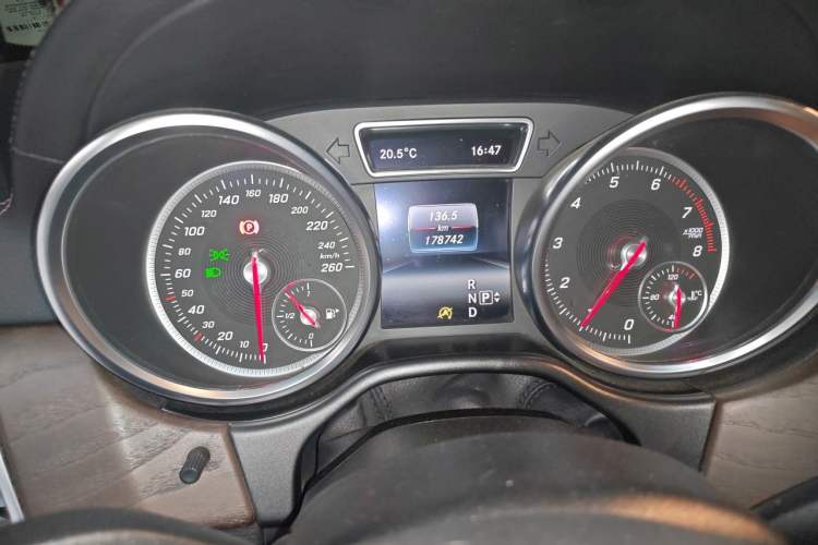 Used Mercedes-Benz GLS 2016 GLS 400 4MATIC Luxury Model Odometer Close Up