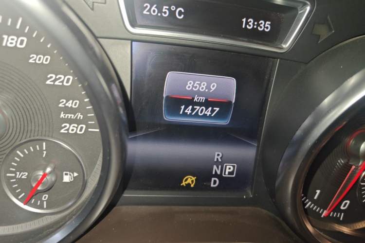 Used Mercedes-Benz GLS 2016 GLS 400 4MATIC Dynamic Model Odometer Close Up