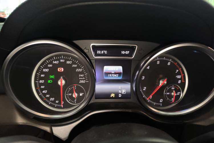 Used Mercedes-Benz GLS 2016 GLS 400 4MATIC Luxury Model Odometer Close Up