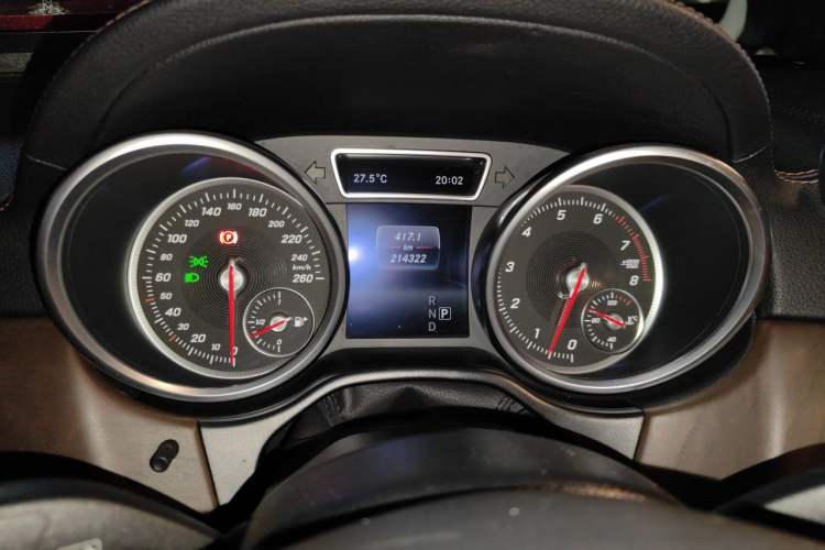Used Mercedes-Benz GLS 2016 GLS 400 4MATIC Luxury Model Odometer Close Up