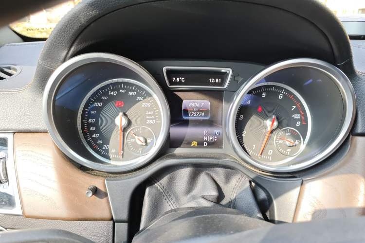 Used Mercedes-Benz GLS 2016 GLS 400 4MATIC Luxury Model Odometer Close Up