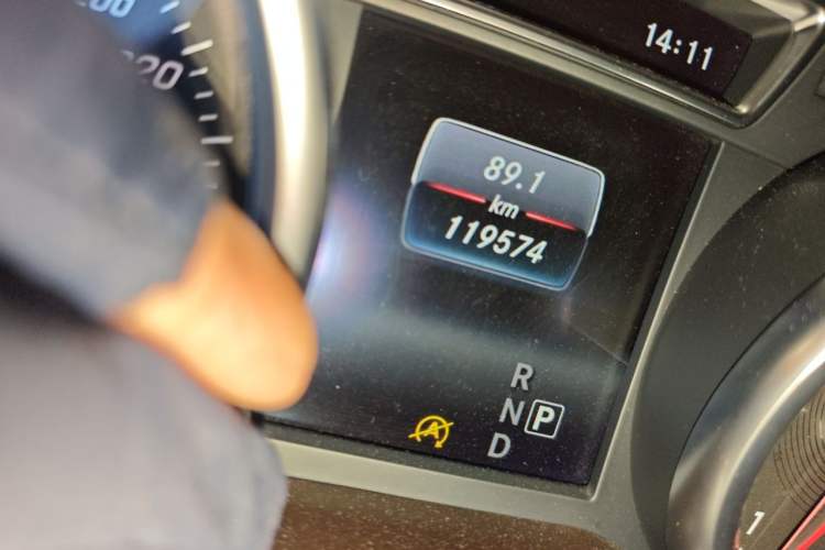Used Mercedes-Benz GLS 2016 GLS 400 4MATIC Dynamic Model Odometer Close Up