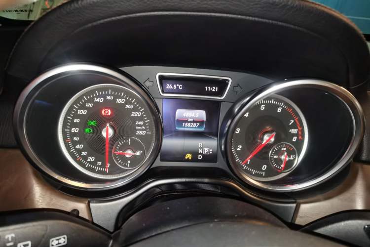 Used Mercedes-Benz GLS 2016 GLS 400 4MATIC Luxury Model Odometer Close Up