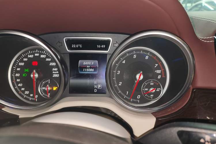 Used Mercedes-Benz GLS  Odometer Close Up