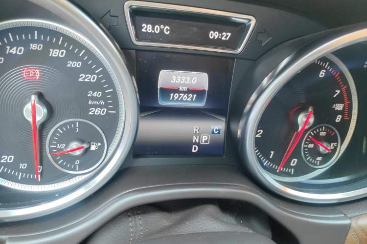 Used Mercedes-Benz GLS 2016 GLS 400 4MATIC Dynamic Model Odometer Close Up