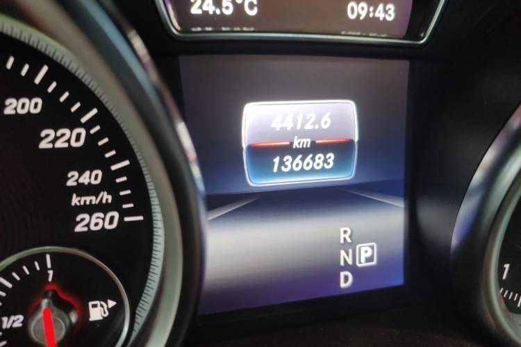 Used Mercedes-Benz GLS 2016 GLS 400 4MATIC Dynamic Model Odometer Close Up