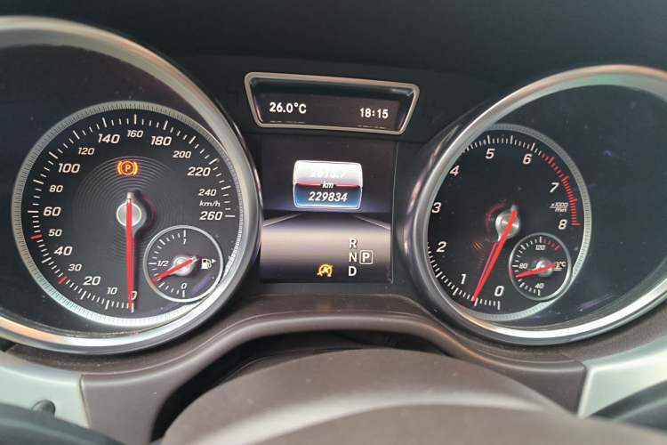 Used Mercedes-Benz GLS 2016 GLS 400 4MATIC Dynamic Model Odometer Close Up