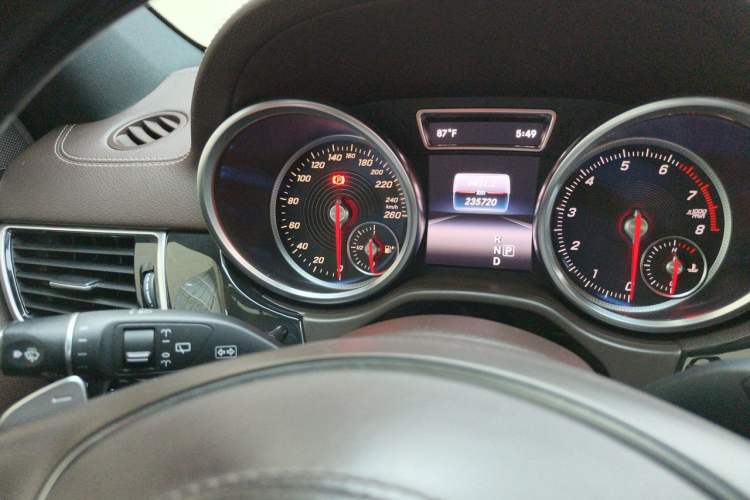 Used Mercedes-Benz GLS  Odometer Close Up