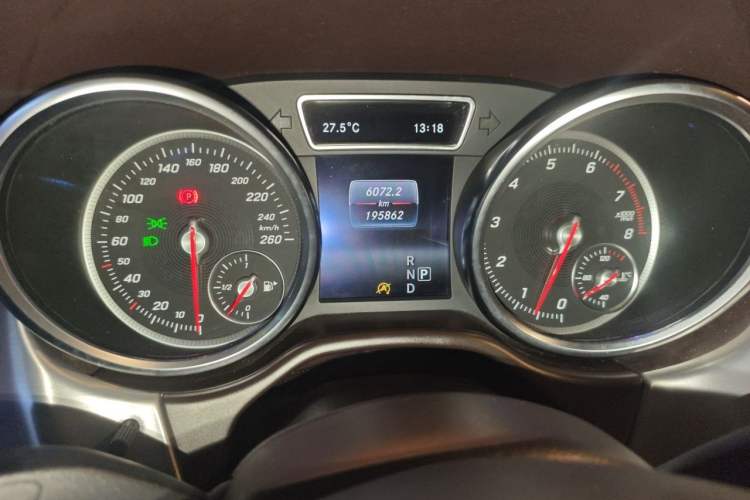 Used Mercedes-Benz GLS 2016 GLS 400 4MATIC Dynamic Model Odometer Close Up