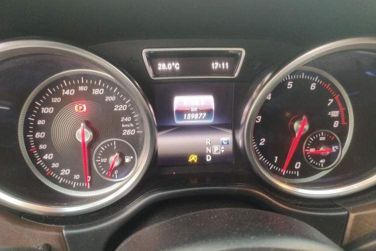 Used Mercedes-Benz GLS 2016 GLS 400 4MATIC Luxury Model Odometer Close Up