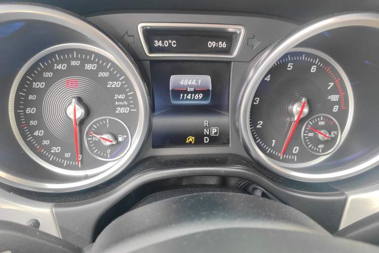 Used Mercedes-Benz GLS 2016 GLS 400 4MATIC Dynamic Model Odometer Close Up