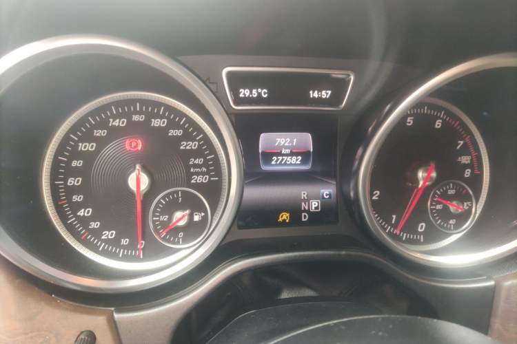 Used Mercedes-Benz GLS 2016 GLS 400 4MATIC Luxury Model Odometer Close Up