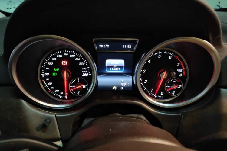 Used Mercedes-Benz GLS 2016 GLS 400 4MATIC Luxury Model Odometer Close Up