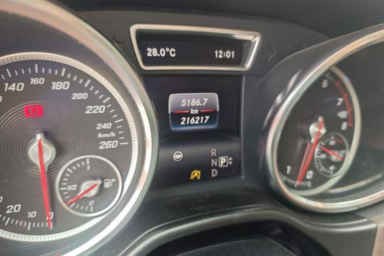 Used Mercedes-Benz GLS 2016 GLS 500 4MATIC Odometer Close Up