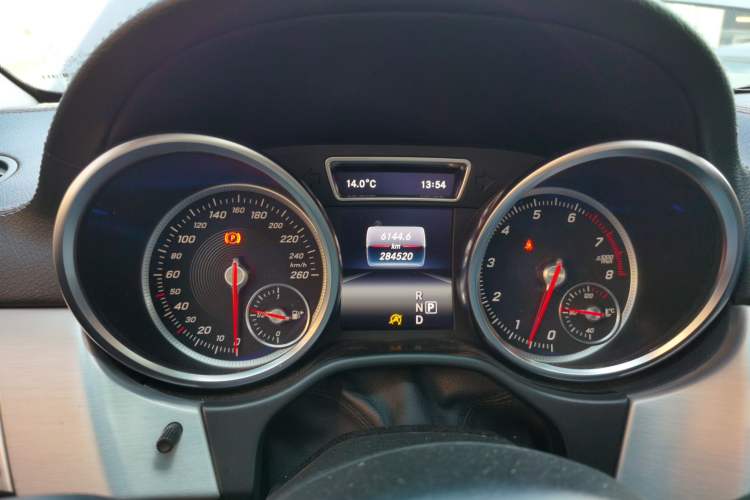 Used Mercedes-Benz GLS 2016 GLS 400 4MATIC Dynamic Model Odometer Close Up