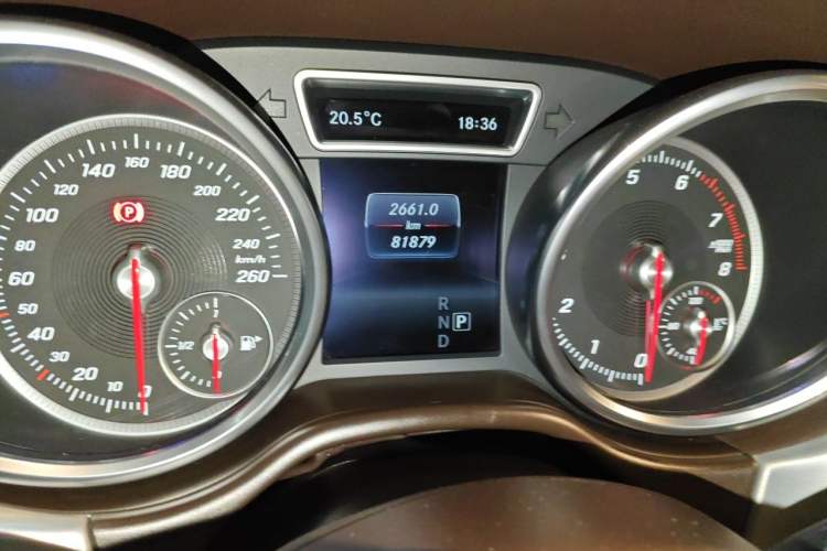 Used Mercedes-Benz GLS 2016 GLS 400 4MATIC Luxury Model Odometer Close Up