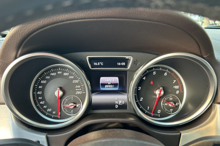 Used Mercedes-Benz GLS 2016 GLS 400 4MATIC Dynamic Model Odometer Close Up