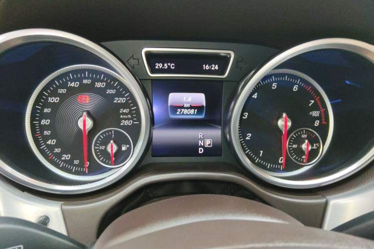 Used Mercedes-Benz GLS 2016 GLS 400 4MATIC Dynamic Model Odometer Close Up