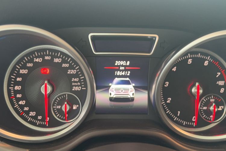 Used Mercedes-Benz GLS 2016 GLS 400 4MATIC Dynamic Model Odometer Close Up