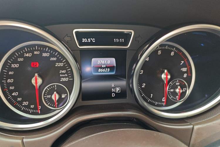 Used Mercedes-Benz GLS 2016 GLS 400 4MATIC Dynamic Model Odometer Close Up
