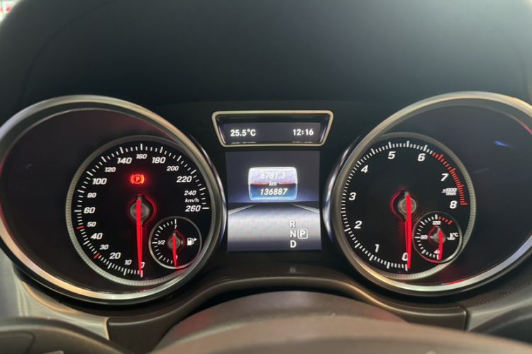 Used Mercedes-Benz GLS 2016 GLS 400 4MATIC Dynamic Model Odometer Close Up