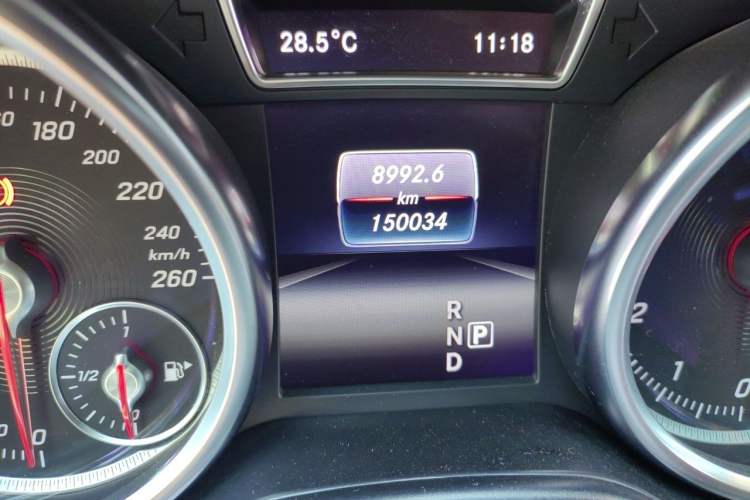 Used Mercedes-Benz GLS 2016 GLS 400 4MATIC Luxury Model Odometer Close Up