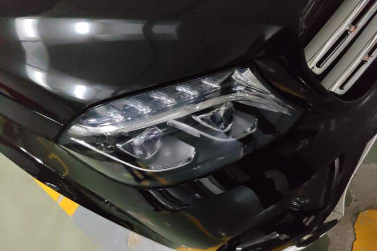 Used Mercedes-Benz GLS 2016 GLS 400 4MATIC Luxury Model Right Front Headlight