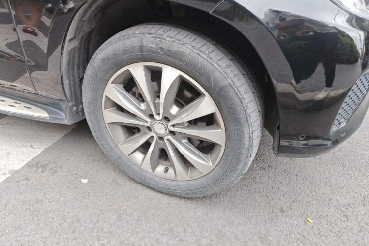 Used Mercedes-Benz GLS 2016 GLS 400 4MATIC Dynamic Model Right Front Wheel Hub