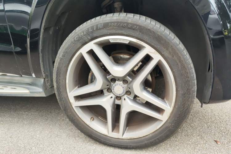 Used Mercedes-Benz GLS 2016 GLS 400 4MATIC Luxury Model Right Front Wheel Hub
