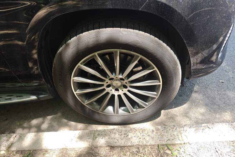 Used Mercedes-Benz GLS  Right Front Wheel Hub