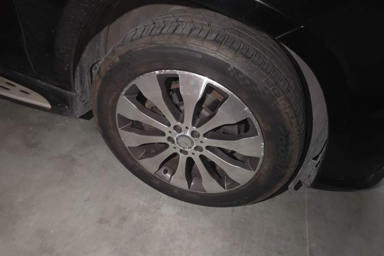 Used Mercedes-Benz GLS 2016 GLS 400 4MATIC Dynamic Model Right Front Wheel Hub