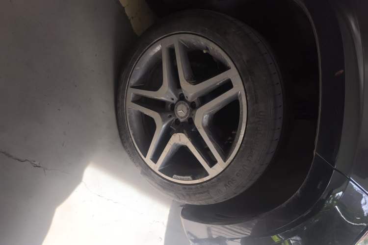 Used Mercedes-Benz GLS 2016 GLS 400 4MATIC Luxury Model Right Front Wheel Hub