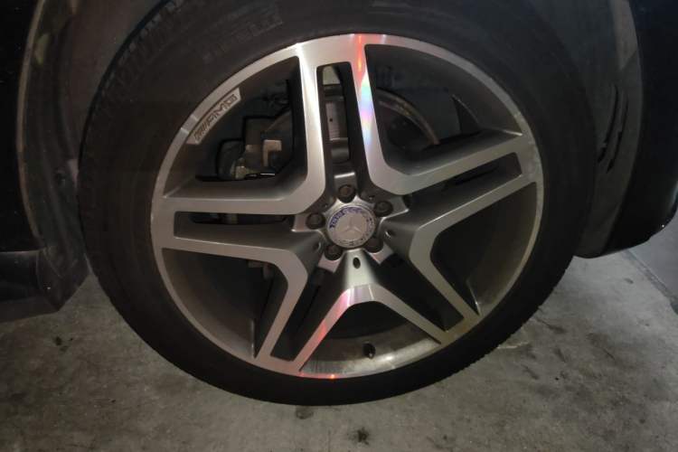 Used Mercedes-Benz GLS 2016 GLS 400 4MATIC Luxury Model Right Front Wheel Hub