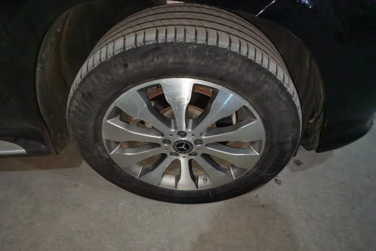 Used Mercedes-Benz GLS  Right Front Wheel Hub