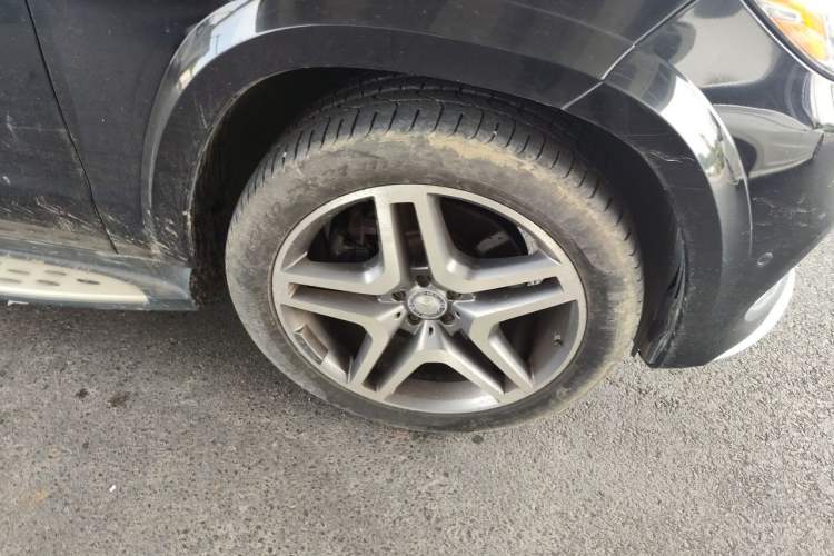Used Mercedes-Benz GLS  Right Front Wheel Hub