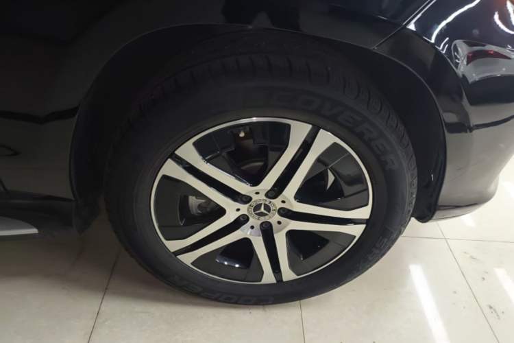 Used Mercedes-Benz GLS  Right Front Wheel Hub