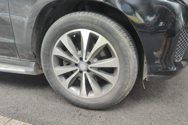 Used Mercedes-Benz GLS 2016 GLS 400 4MATIC Dynamic Model Right Front Wheel Hub