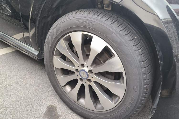 Used Mercedes-Benz GLS 2016 GLS 400 4MATIC Dynamic Model Right Front Wheel Hub