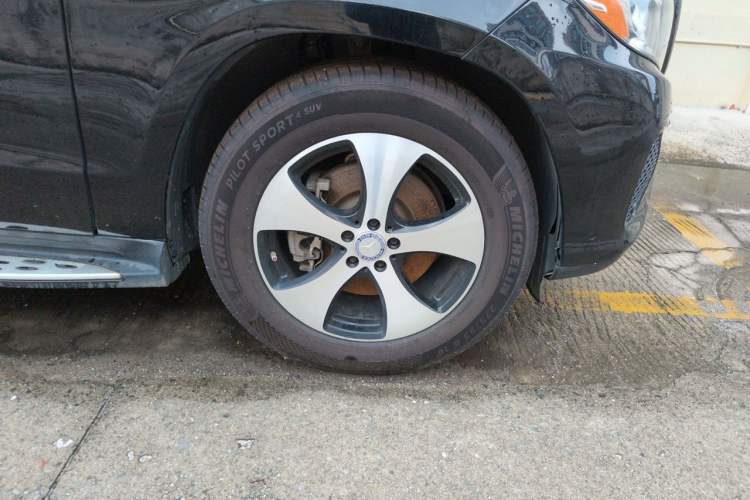 Used Mercedes-Benz GLS  Right Front Wheel Hub