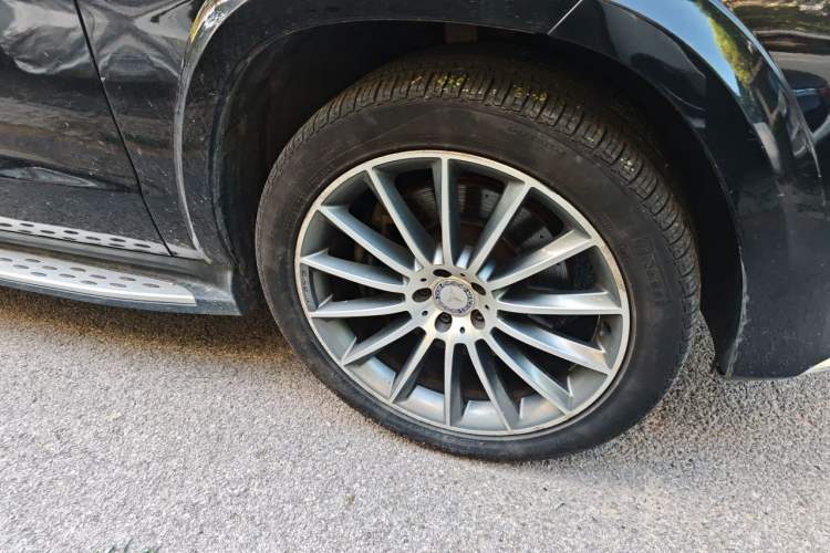 Used Mercedes-Benz GLS 2016 GLS 500 4MATIC Right Front Wheel Hub