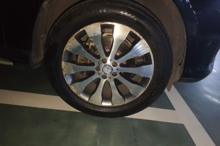 Used Mercedes-Benz GLS 2016 GLS 400 4MATIC Dynamic Model Right Front Wheel Hub