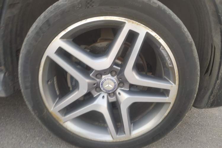 Used Mercedes-Benz GLS 2016 GLS 400 4MATIC Luxury Model Right Front Wheel Hub