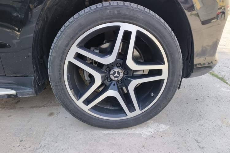 Used Mercedes-Benz GLS 2016 GLS 400 4MATIC Dynamic Model Right Front Wheel Hub