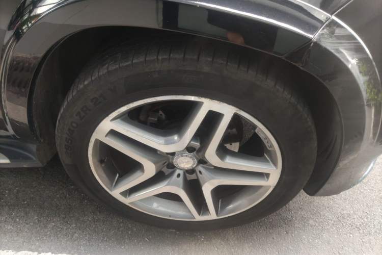 Used Mercedes-Benz GLS 2016 GLS 400 4MATIC Luxury Model Right Front Wheel Hub