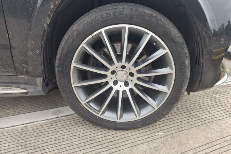 Used Mercedes-Benz GLS 2016 GLS 500 4MATIC Right Front Wheel Hub