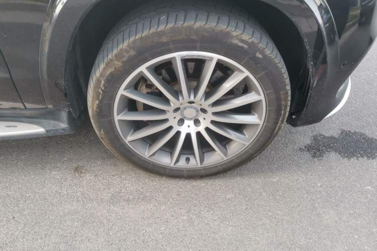 Used Mercedes-Benz GLS 2016 GLS 500 4MATIC Right Front Wheel Hub