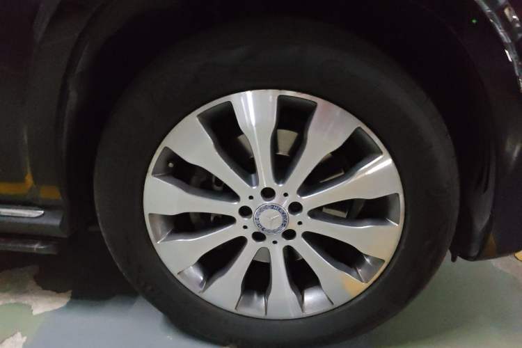 Used Mercedes-Benz GLS 2016 GLS 400 4MATIC Luxury Model Right Front Wheel Hub