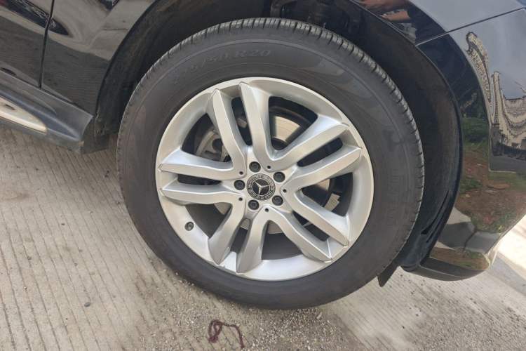 Used Mercedes-Benz GLS  Right Front Wheel Hub