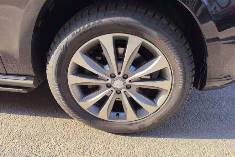 Used Mercedes-Benz GLS 2016 GLS 400 4MATIC Dynamic Model Right Front Wheel Hub