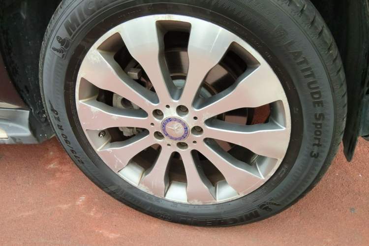 Used Mercedes-Benz GLS 2016 GLS 400 4MATIC Dynamic Model Right Front Wheel Hub